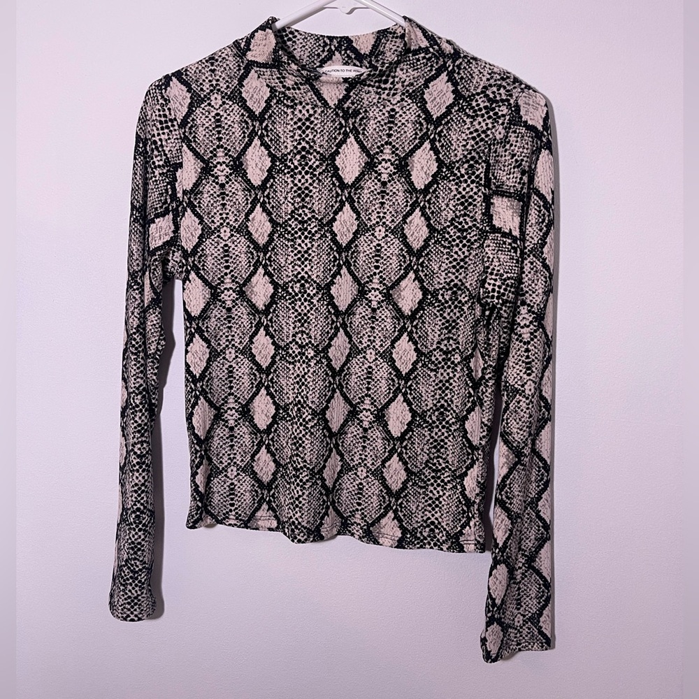 Snakeskin long sleeve mock-neck.  (EVERYTHING WILL BE WASHED BEFORE SHIPPED)